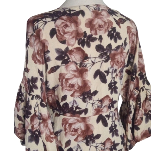 Altar'd State Moody Floral Babydoll Style Peasant Top Size Small Cream Roses - Picture 5 of 8